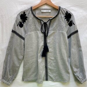 Sfera Boho Chic Blouse with Black Embroidery